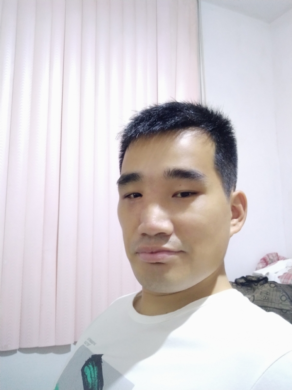 大男孩的第一张照片--基督教相亲网