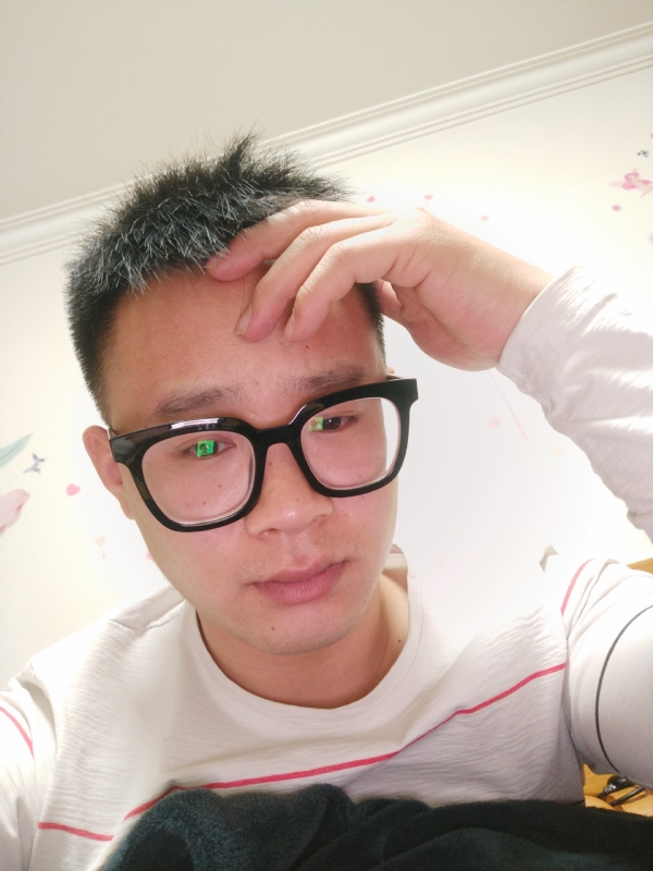 华灯初上的夜晚的第一张照片--基督教相亲网