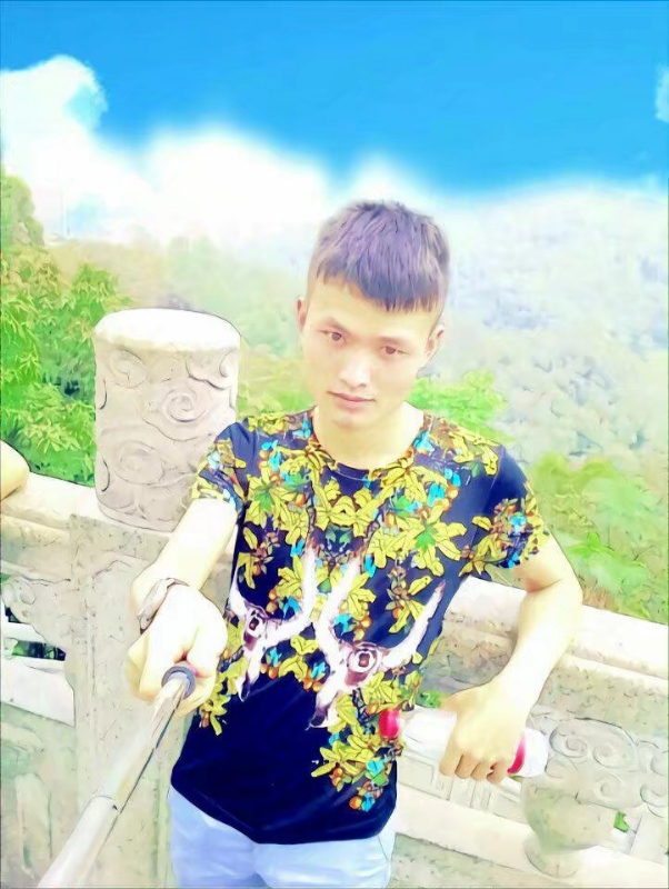 孤独王者元首的第一张照片--基督教相亲网