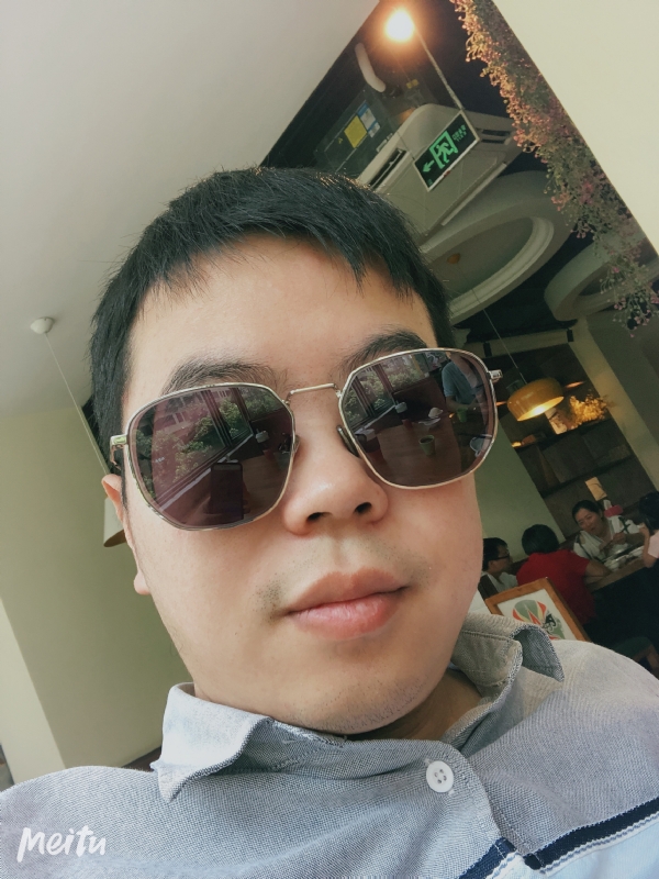 月台等路人的第一张照片--基督教相亲网