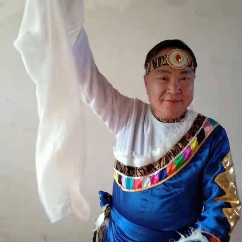 走在冷风中的第一张照片--基督教相亲网