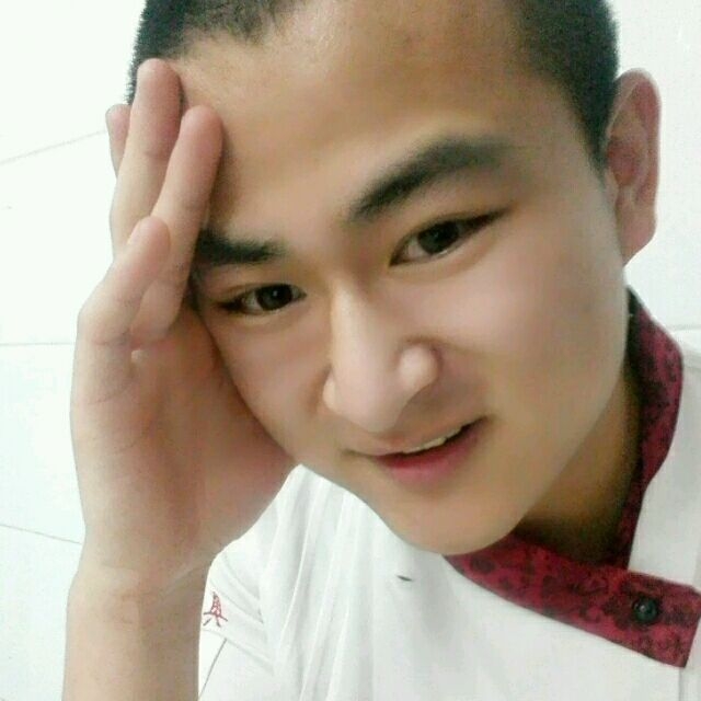 人潮拥挤的第一张照片--基督教相亲网