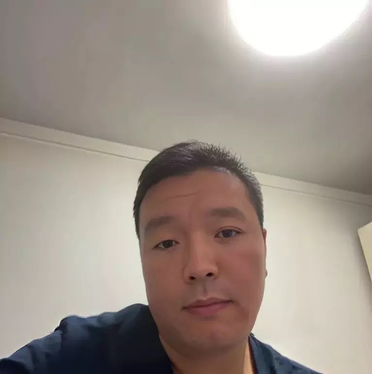穿唐装的松鼠的第一张照片--基督教相亲网