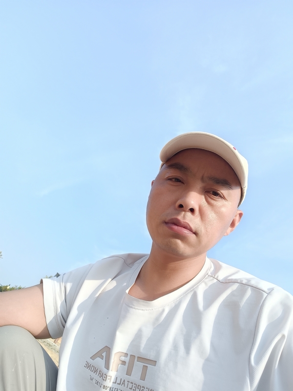 哥哥的第一张照片--基督教相亲网