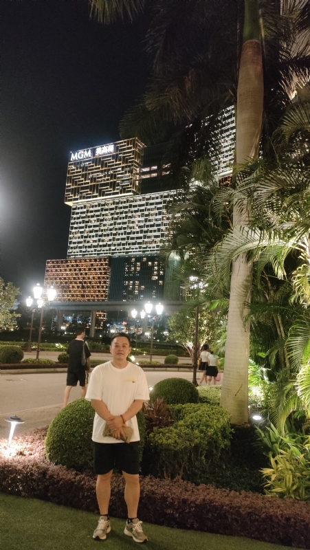 熟悉的身影的第一张照片--基督教相亲网