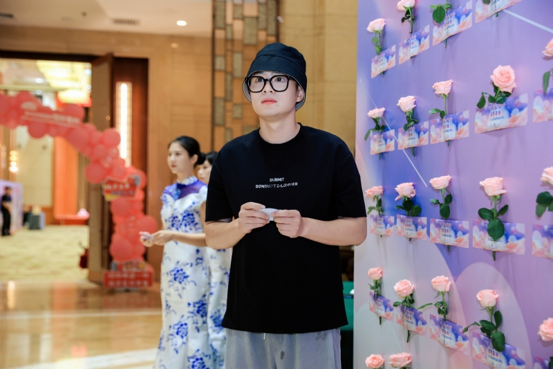 被驯服的象的第一张照片--基督教相亲网
