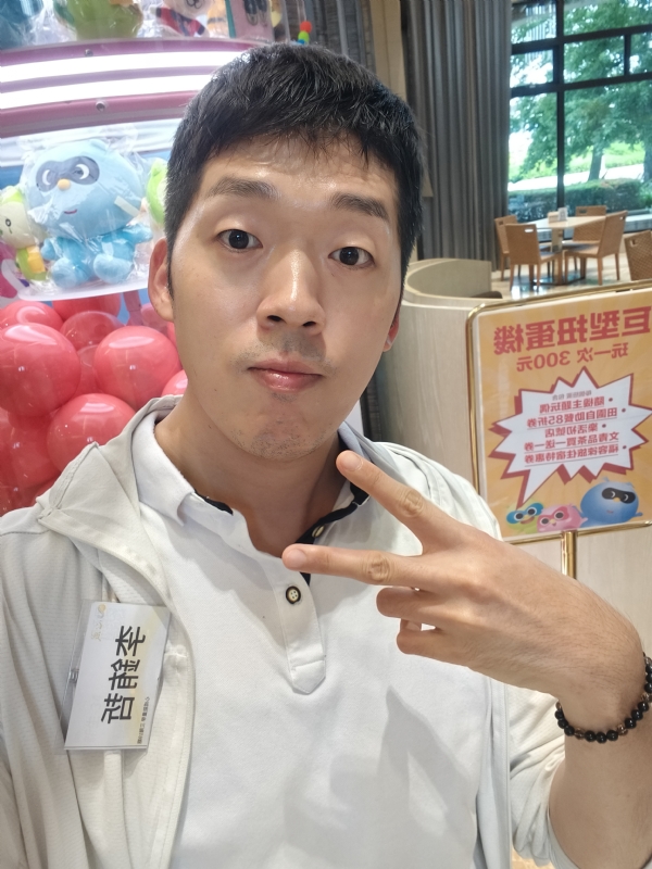 銪哲的第一张照片--基督教相亲网